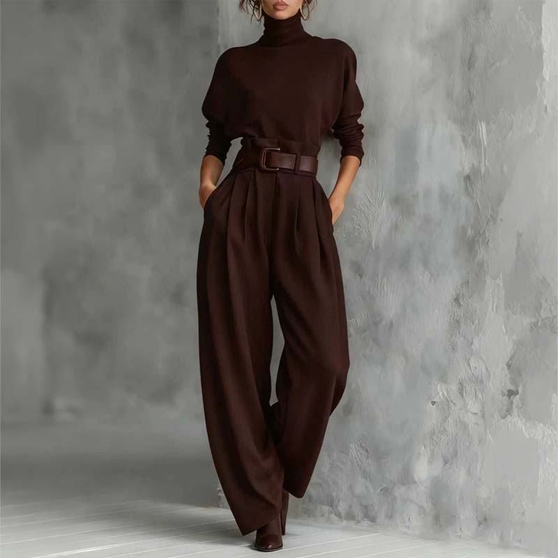 Elegantes Set aus Rollkragenpullover, weit geschnittener Hose und Gürtel